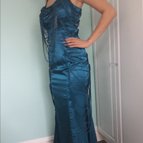 Evening gown with chain detailing. - Picture 3 of 6